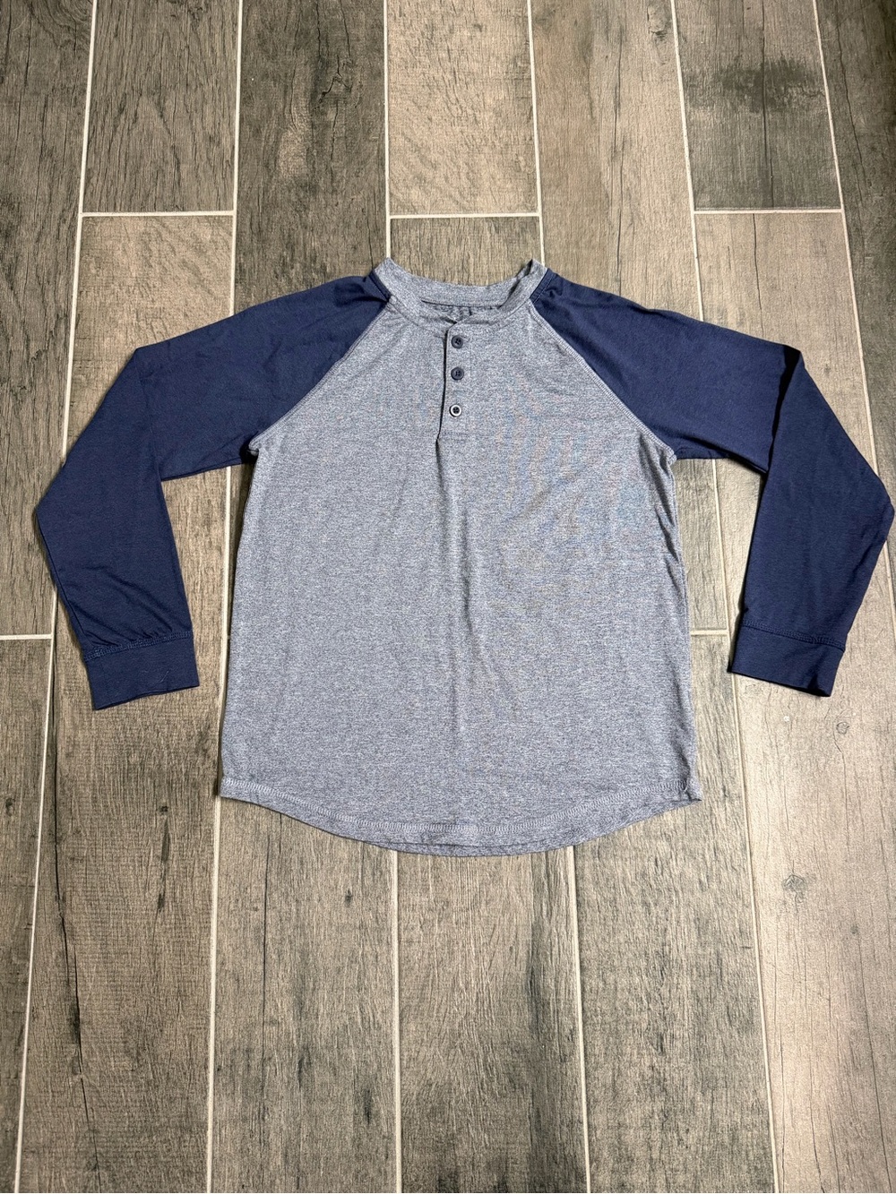 Rumi & Ryder Two-Tone Henley Raglan Long-Sleeve Shirt - Light Blue/Navy